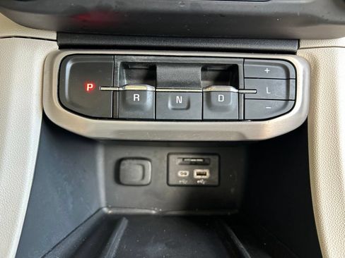 Used 2022 GMC Acadia Denali w/ Denali Ultimate Package FWD image 21