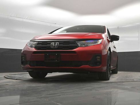 Used 2025 Honda Odyssey Sport-L image 42
