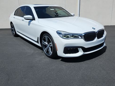 Used 2017 BMW 750i RWD image 2
