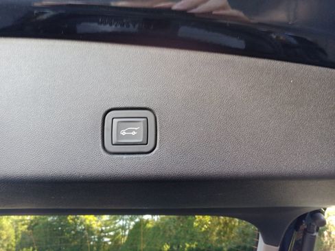 Certified 2025 Cadillac Optiq Luxury 2 w/ LPO, Floor Liner Package image 29