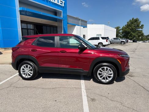 Used 2024 Chevrolet TrailBlazer LS w/ LS Convenience Package FWD image 2