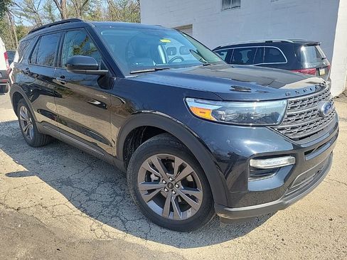 Used 2023 Ford Explorer XLT w/ Equipment Group 202A image 2