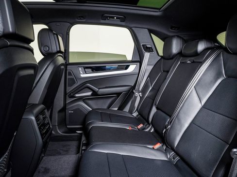 Certified 2024 Porsche Cayenne image 17