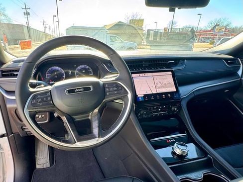 New 2025 Jeep Grand Cherokee L Limited w/ Luxury Tech Group II RWD image 10