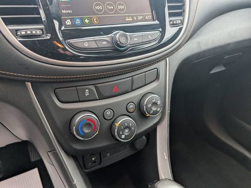 Used 2018 Chevrolet Trax LT w/ LT Convenience Package image 21