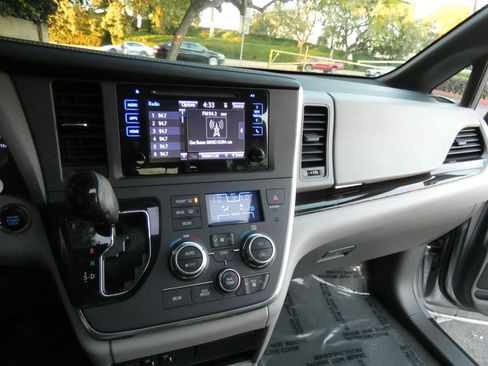 Used 2015 Toyota Sienna XLE image 51