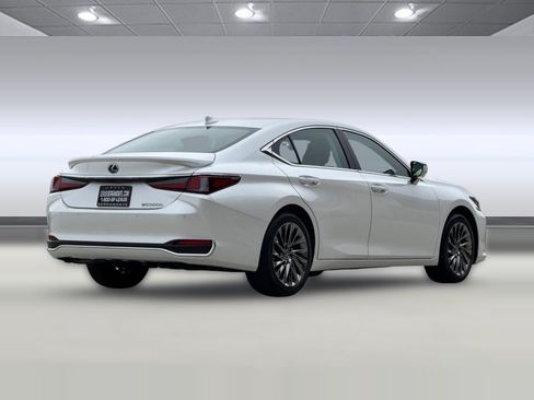 Used 2025 Lexus ES 300h w/ Accessory Package (Z2) FWD image 8