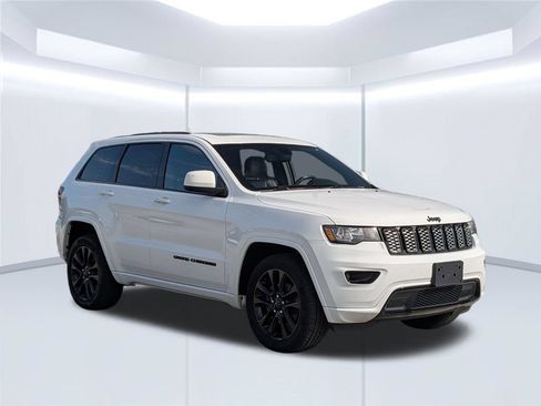Used 2019 Jeep Grand Cherokee Altitude AWD/4WD image 8