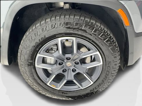 Used 2025 Rivian R1S Adventure AWD/4WD image 13