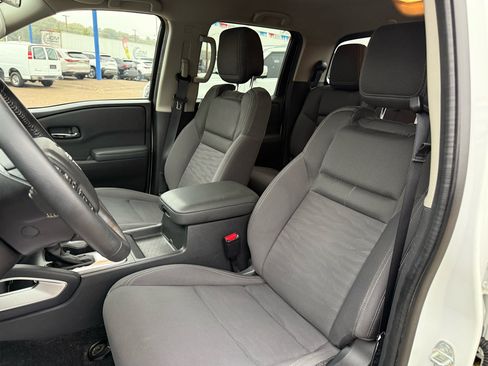 Used 2022 Nissan Frontier SV w/ Technology Package image 9