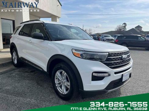 Used 2023 Ford Explorer XLT w/ Equipment Group 202A image 4