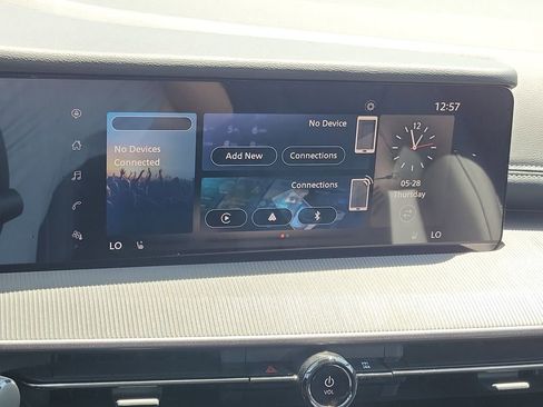 Used 2025 Nissan Murano SV FWD image 11