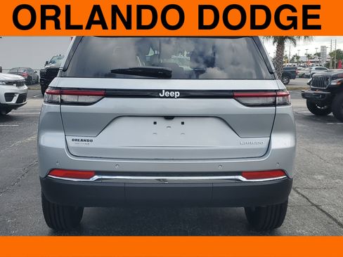 New 2025 Jeep Grand Cherokee Laredo image 6