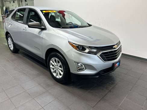 Used 2021 Chevrolet Equinox LS image 2