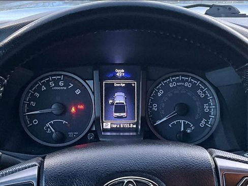 Used 2022 Toyota Tacoma TRD Off-Road w/ Technology Package image 18