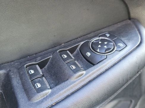 Used 2021 Ford Edge SE image 13