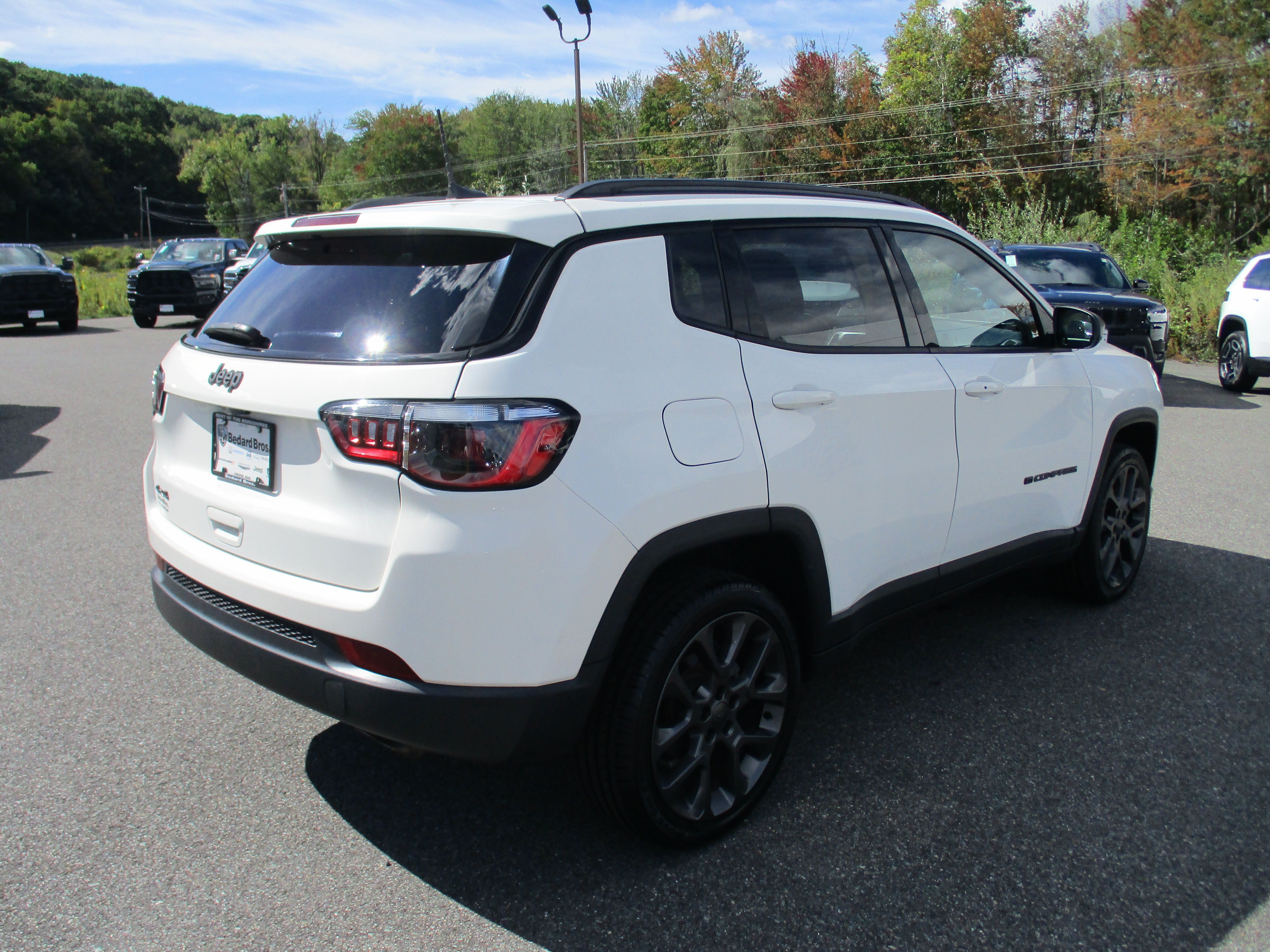 Used 2021 Jeep Compass Latitude AWD/4WD image 5