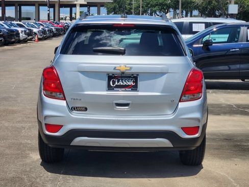 Used 2019 Chevrolet Trax LT w/ LT Convenience Package FWD image 6
