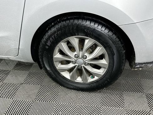 Used 2019 Kia Sedona LX image 38