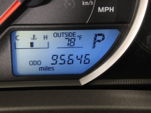 Used 2015 Toyota RAV4 XLE image 25