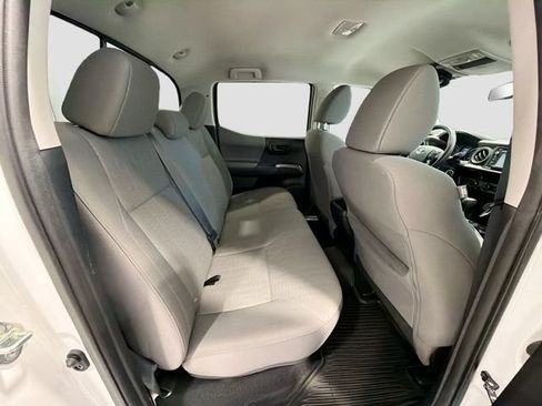 Used 2018 Toyota Tacoma SR5 AWD/4WD image 19