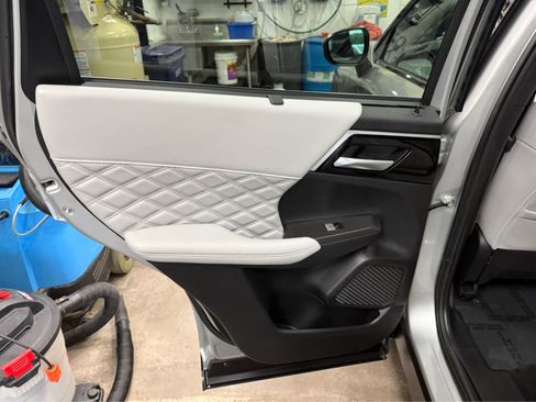 Used 2024 Mitsubishi Outlander SEL AWD/4WD image 24