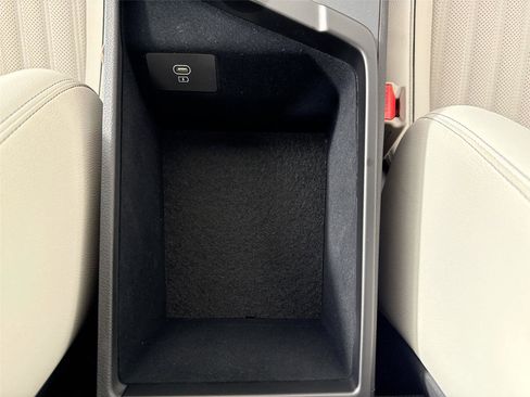 Used 2025 Genesis G70 3.3T Advanced image 35