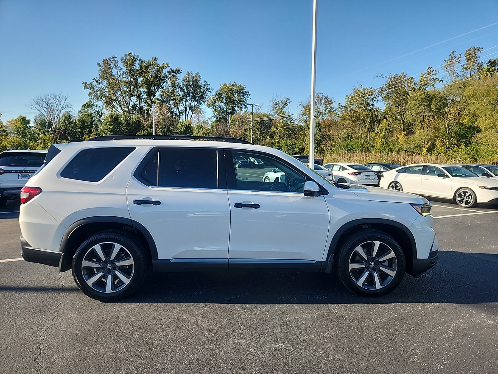 Used 2024 Honda Pilot Touring image 7