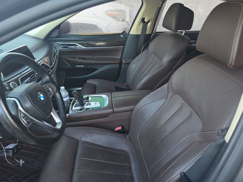 Used 2018 BMW 740i image 10