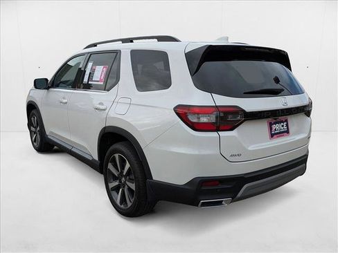 Used 2025 Honda Pilot Touring image 7
