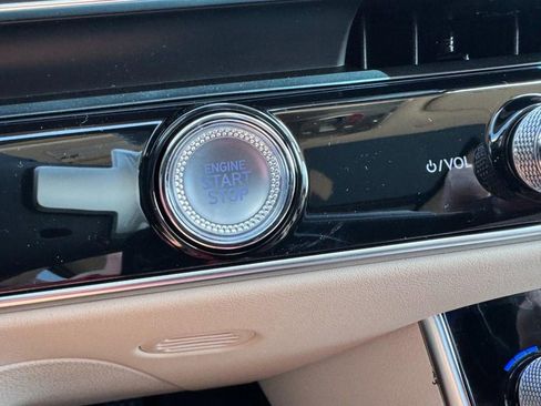 New 2026 Genesis GV70 2.5T Advanced AWD/4WD image 19