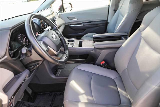 Certified 2023 Toyota Sienna XLE FWD image 17