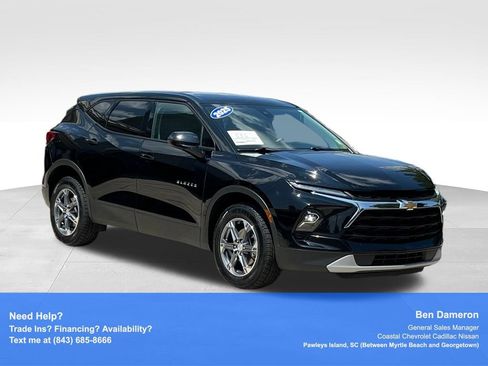 Used 2025 Chevrolet Blazer LT FWD image 3