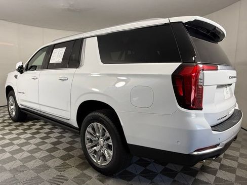 Used 2026 GMC Yukon XL Denali w/ Sun & Power Step Package AWD/4WD image 4