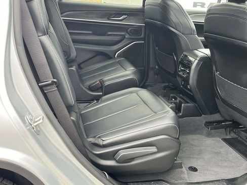 Used 2021 Jeep Grand Cherokee L Limited image 24