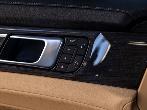 Certified 2023 Porsche Panamera Platinum Edition image 43