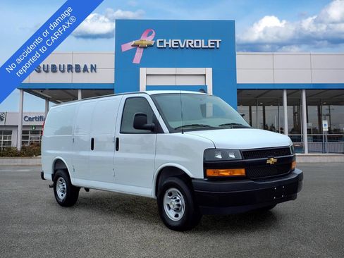 Used 2025 Chevrolet Express 2500 RWD image 3