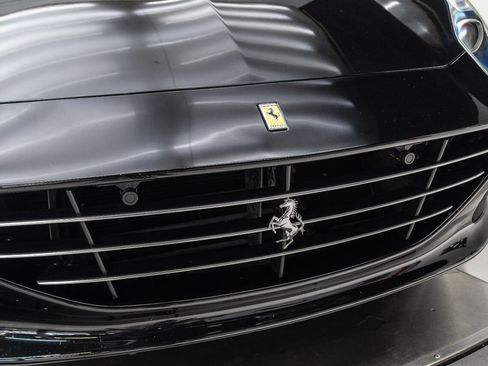 Used 2017 Ferrari California T RWD image 31
