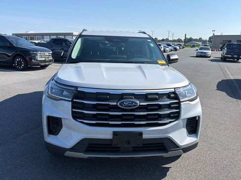 Used 2025 Ford Explorer Active AWD/4WD image 8