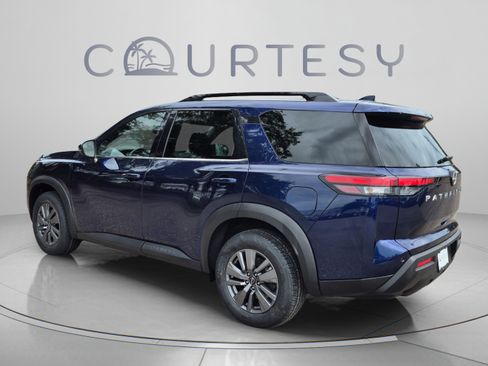 Certified 2025 Nissan Pathfinder SV FWD image 5