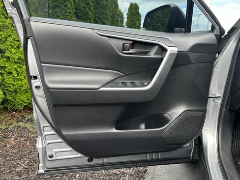 Used 2023 Toyota RAV4 LE FWD image 8