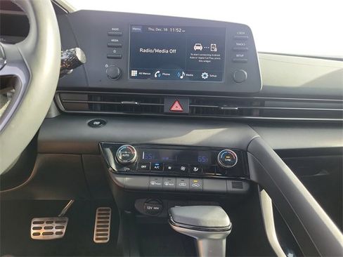 Used 2025 Hyundai Elantra Sport image 13