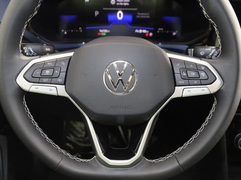 Used 2023 Volkswagen Taos SE image 32