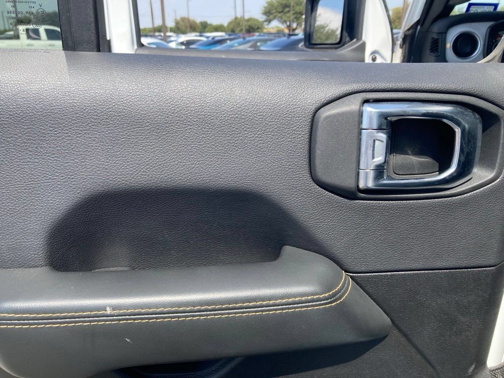 Used 2026 Jeep Wrangler Unlimited Sahara AWD/4WD image 10