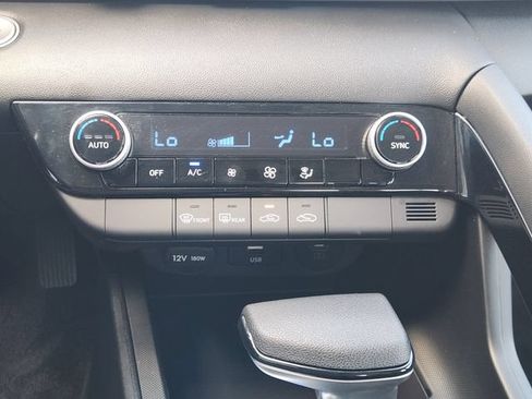 Used 2025 Hyundai Elantra Hybrid FWD image 17