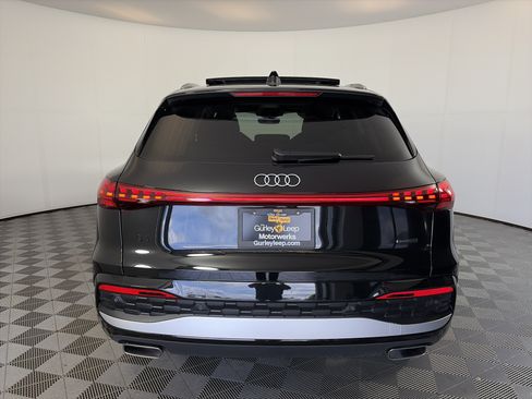 Used 2025 Audi Q5 Premium Plus w/ Premium Plus AWD/4WD image 9