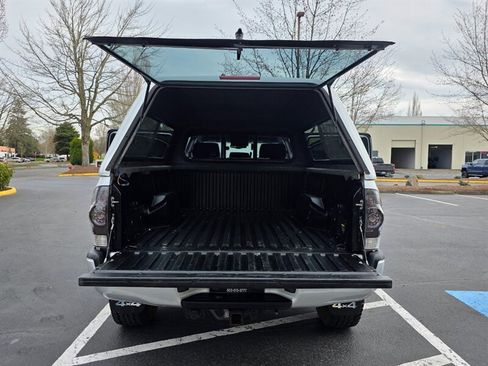 Used 2006 Toyota Tacoma 4X4 DOUBLE CAB V6 LONG BED / D image 30