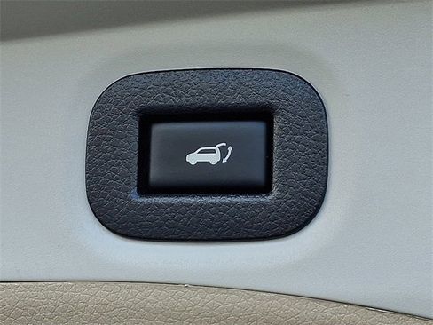 Used 2020 Nissan Rogue SV image 27