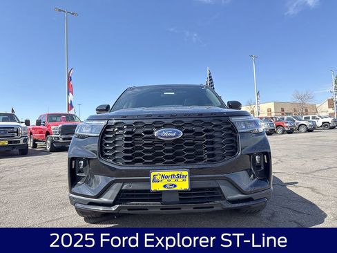 Used 2025 Ford Explorer ST-Line w/ Premium Package AWD/4WD image 4