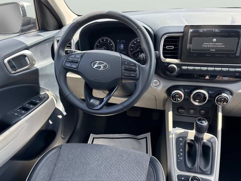 Used 2020 Hyundai Venue FWD image 10